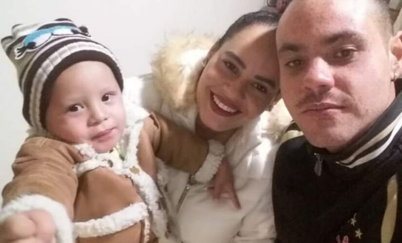 Polícia investiga morte de família carbonizada em carro  