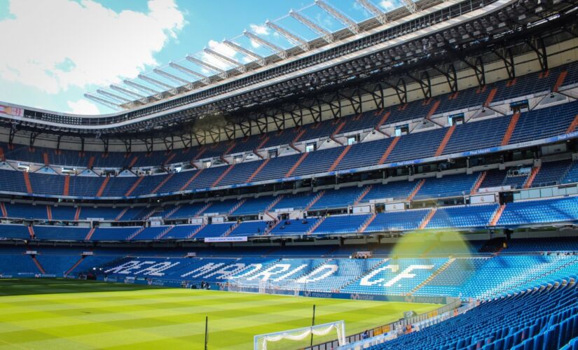 No site do Real Madrid &eacute; poss&iacute;vel fazer um tour virtual no est&aacute;dio Santiago Bernab&eacute;u