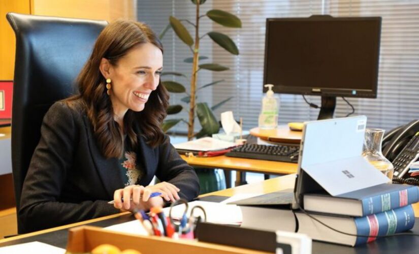 "Nós nos unimos de maneiras sem precedentes para esmagar o vírus", disse a premiê  da Nova Zelândia, Jacinda Ardern