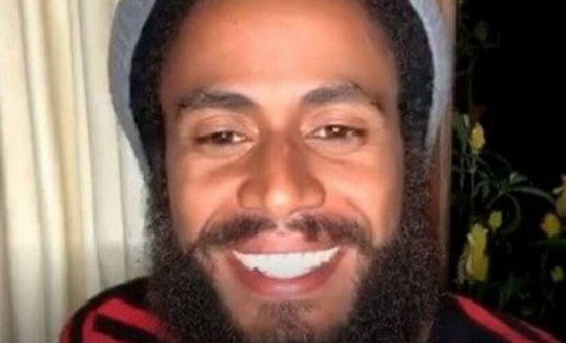 "Parem de hipersexualizar nossos corpos"
Ícaro Silva sobre racismo dentro do movimento gay em live com Hugo Bonemer.