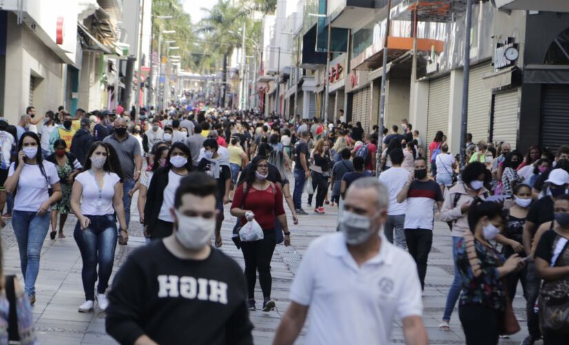 Movimentação intensa na cidade de Campinas após reabertura do comércio no interior paulista 