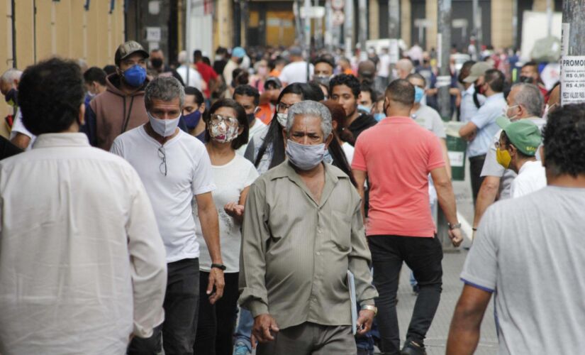 Movimenta&ccedil;&atilde;o de pessoas no centro de S&atilde;o Paulo