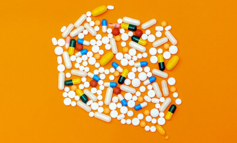 Os riscos da automedicação vão de reações adversas imprevisíveis à mistura indevida de medicamentos e o mascaramento de outras doenças