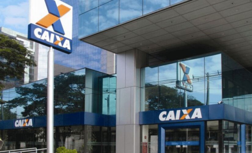 De acordo com o banco, não é preciso madrugar nas filas, pois todos que chegarem durante o horário de funcionamento serão atendidos; nesta segunda, houve filas em várias agências da Capital