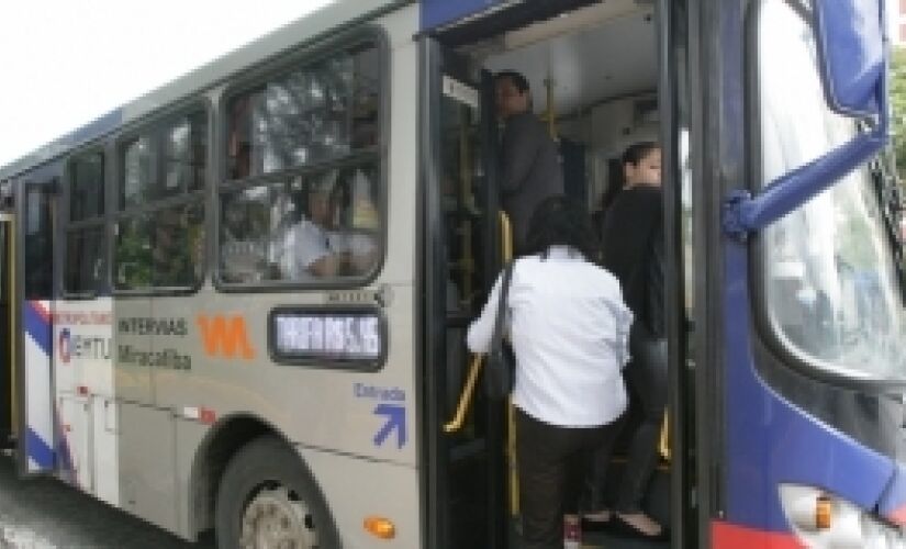 Para solicitar, o passageiro deverá acessar a opção Passe Escolar no site da EMTU