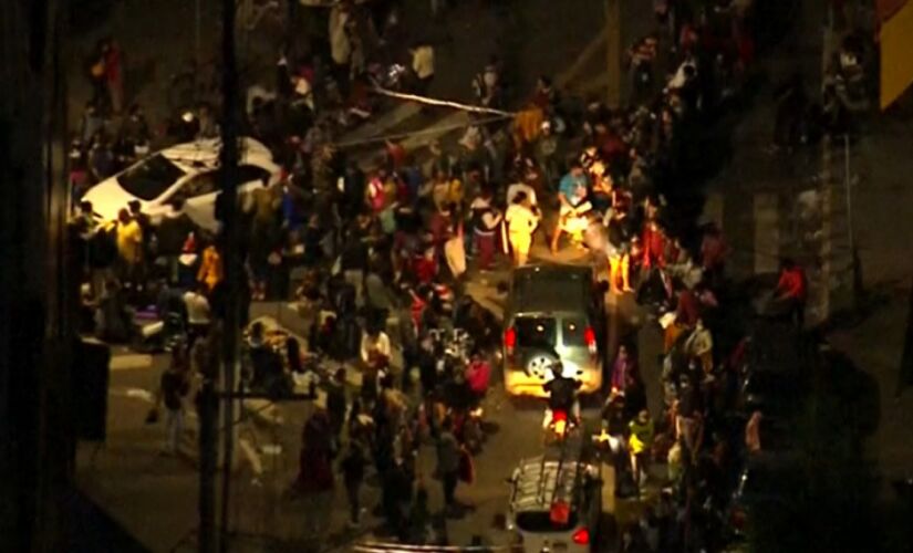 Movimentação em rua do Brás na madrugada desta segunda-feira