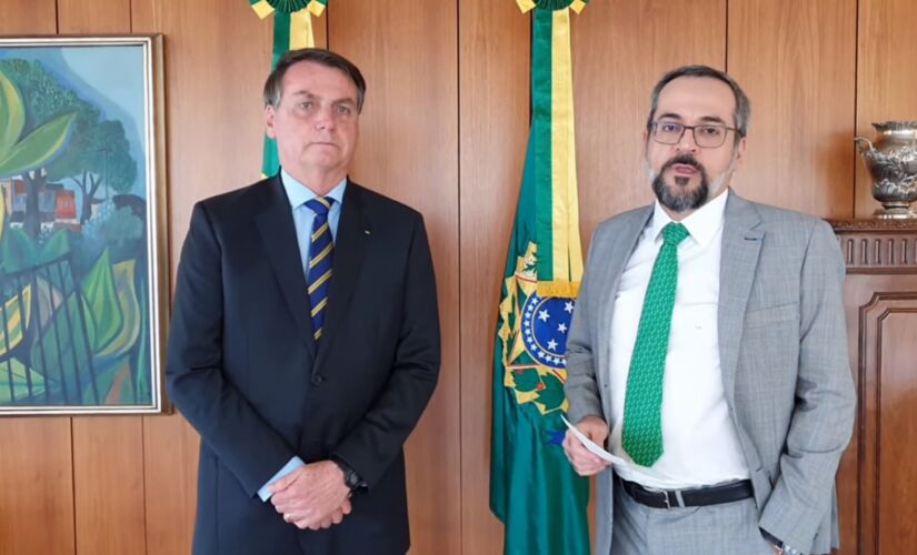 Weintraub publicou um vídeo, em que aparece ao lado de Bolsonaro, para anunciar saída do cargo