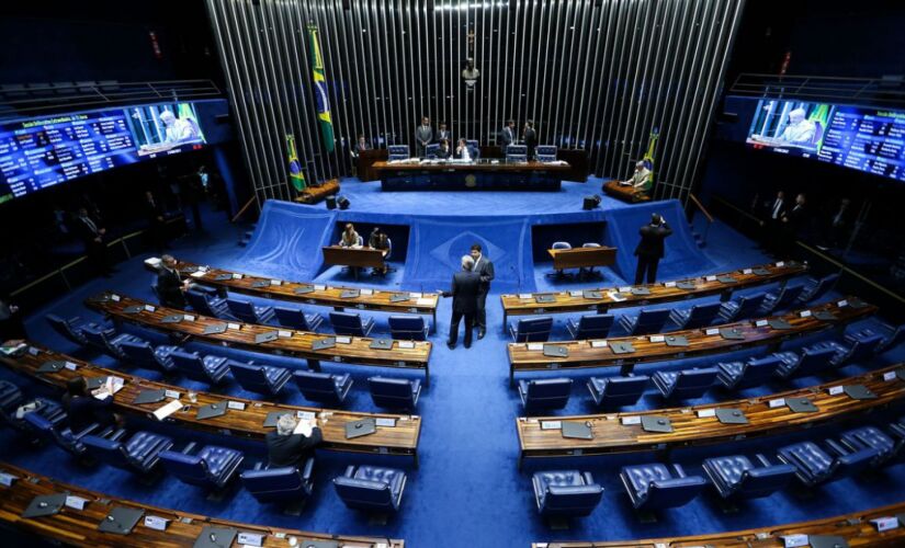 O Senado deve debater o adiamento das eleições municipais na próxima segunda-feira; a intenção, segundo o presidente do Senado, Davi Alcolumbre, é votar a PEC já na sessão remota de terça