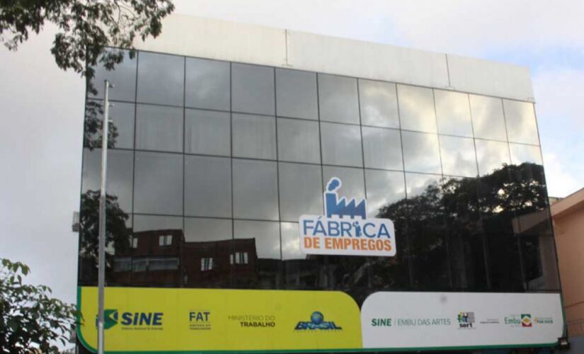 O atendimento presencial na Fábrica de Empregos de Embu das Artes está suspenso por causa da pandemia da Covid-19