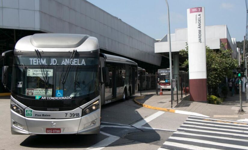 A Secretaria de Transportes de São Paulo (SPTrans) afirmou que a tarifa de ônibus deveria ser reajustada