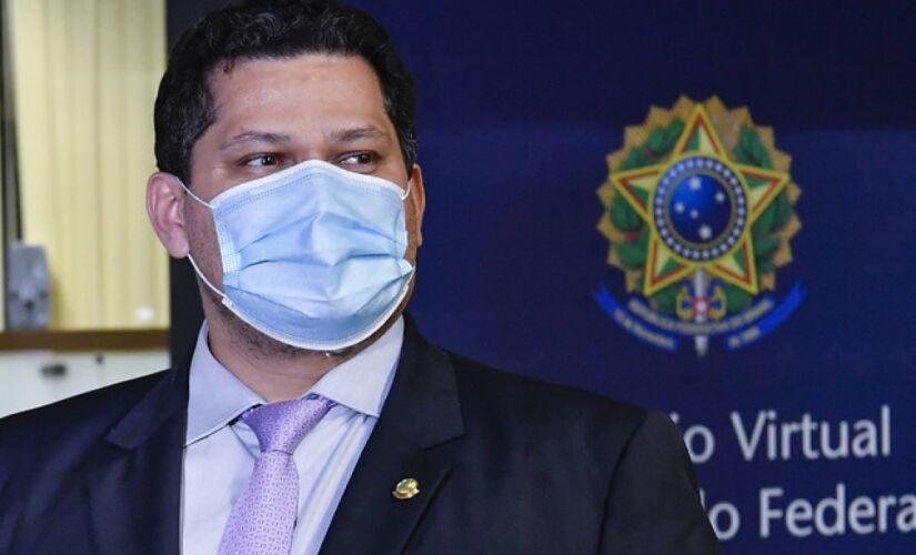 Além da MP 958, Alcolumbre prorrogou a MP 927 por 60 dias. Esta medida abre crédito extraordinário de R$ 500 mi para Cidadania