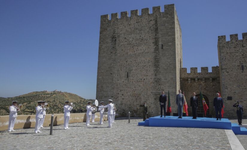 Na cidade portuguesa de Elvas, houve uma cerimônia para marcar a reabertura da fronteira entre Portugal e Espanha