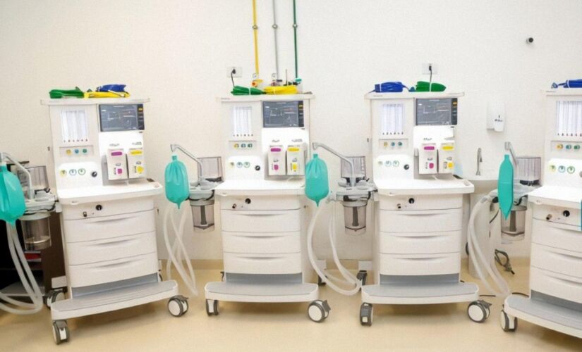 Em vigor enquanto durar o estado de emerg&ecirc;ncia em sa&uacute;de p&uacute;blica, a lei, em seu formato original, pro&iacute;be a exporta&ccedil;&atilde;o de ventiladores pulmonares mec&acirc;nicos e circuitos; camas hospitalares entre outros equipamen