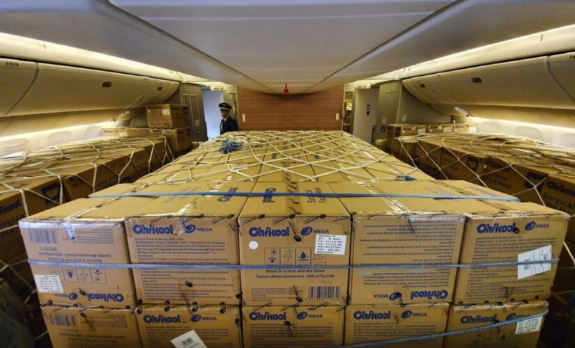 Carregamento de máscaras importadas da China chegou ao Aeroporto Internacional de Guarulhos, nesta terça-feira (7)