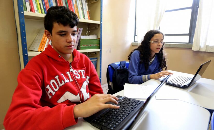 Estudantes do 9º ano do Ensino Fundamental ao 3º ano do Ensino Médio da escola poderão participar da feira on-line