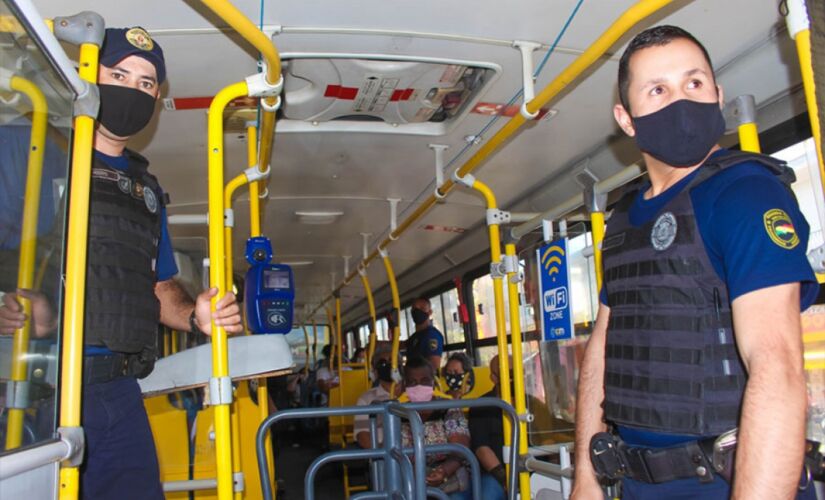 De acordo com a Administração, duas equipes da GCM estão se revezando na região central e realizando rondas nos coletivos