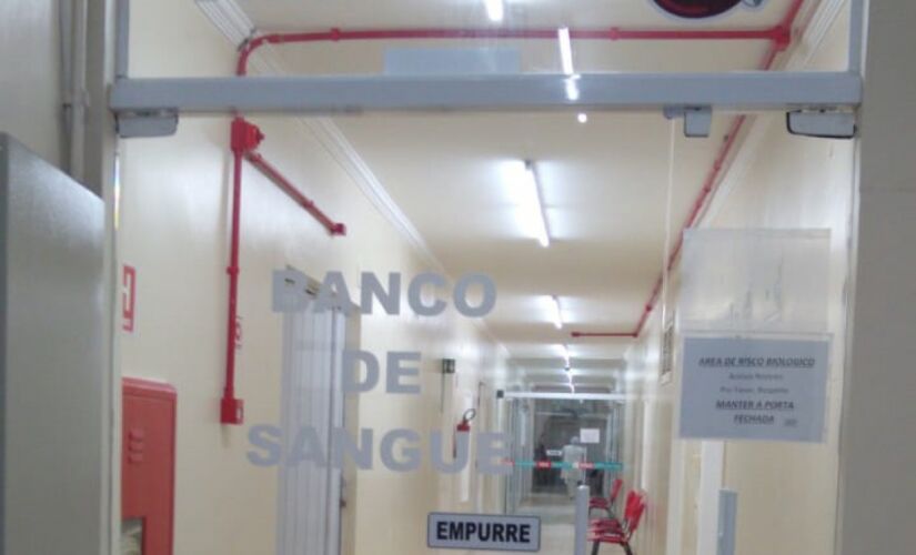 São distribuídas 30 senhas por dia, seguindo as determinações do Ministério da Saúde, referente à contingência da Covid-19