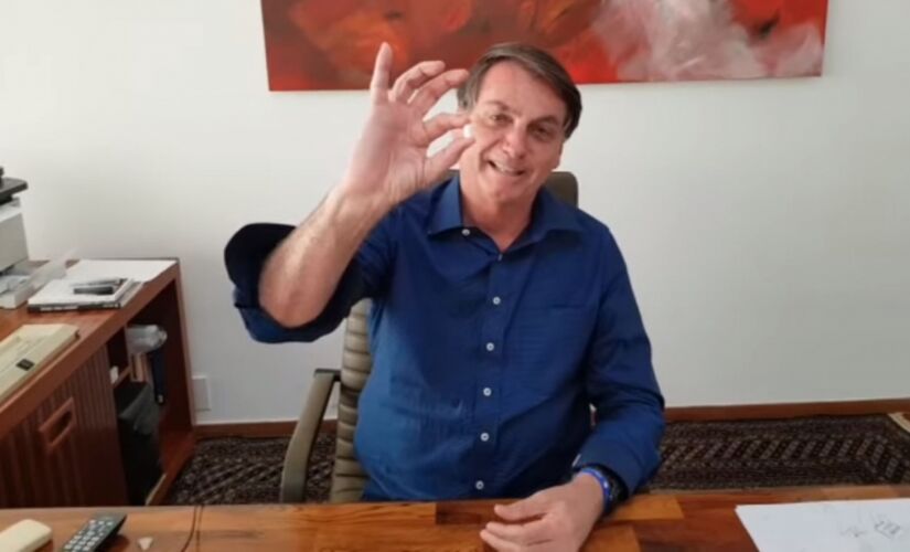 Bolsonaro foi diagnosticado com Covid-19 e postou um vídeo tomando um comprimido de cloroquina