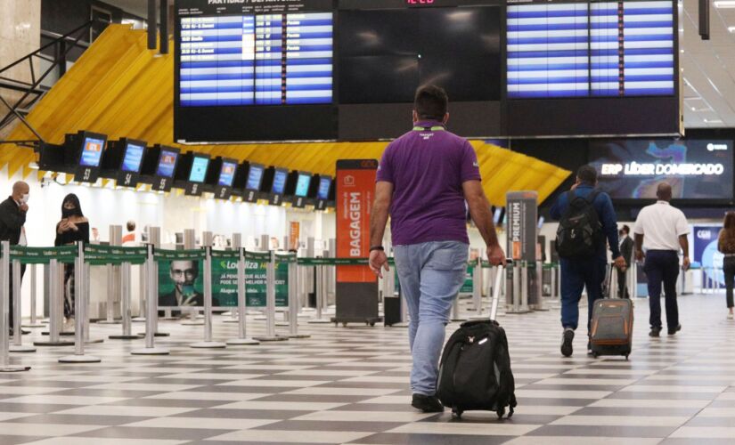 Com a modificação, o consumidor continua com direito a cancelar o voo contratado devido a imprevistos da pandemia do coronavírus 