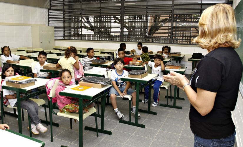 Está previsto para o dia 25 a publicação de um edital para contratação de professores temporários para o Estado