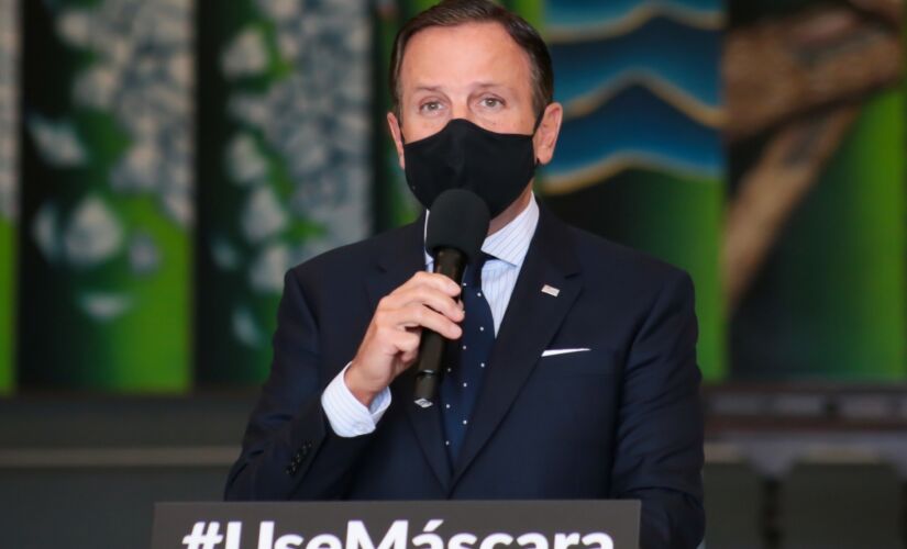 Durante coletiva, João Doria exaltou a chegada da vacina ao Brasil, e explicou os procedimentos