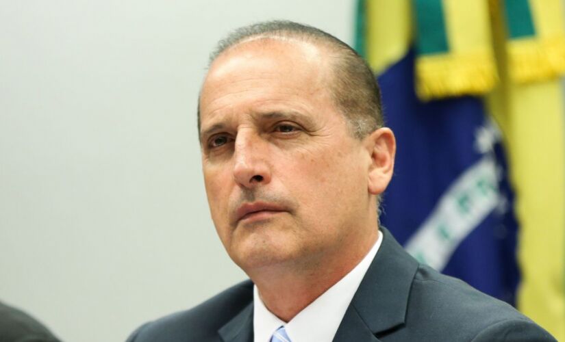 Onyx Lorenzoni relatou que teve alguns sintomas e resolveu realizar o teste do coronavírus; já são 4 ministros que contraíram a doença