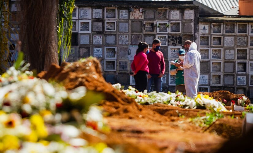 Cemit&eacute;rio da Vila Formosa, na zona leste da Capital