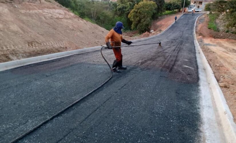Na última quarta-feira, a Secretaria de Obras realizou obras de pavimentação nas vias do bairro São José