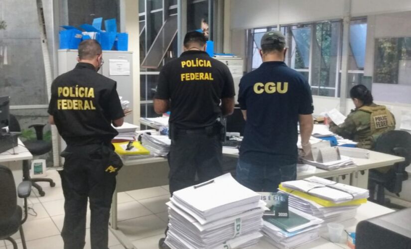 Policia Federal faz buscas na sede da Secretaria Estadual 
de Educação do Piauí, em Teresina, nesta segunda-feira (27)