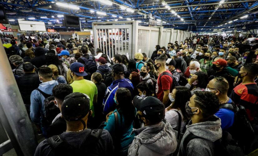  Movimenta&ccedil;&atilde;o na esta&ccedil;&atilde;o Barra Funda do Metr&ocirc; durante a pandemia