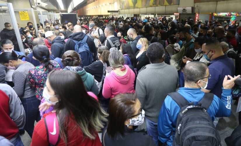  Movimentação na estação Itaquera do Metrô, na zona leste de SP