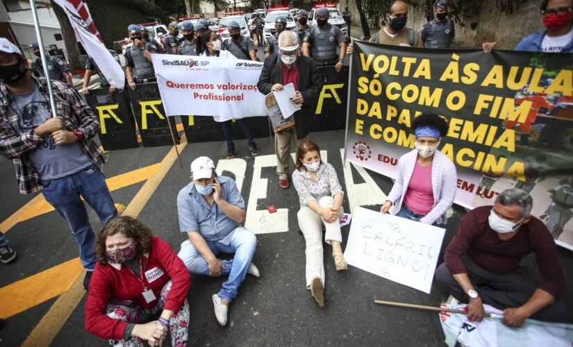  Protesto de professores na manhã desta quarta-feira na Capital 