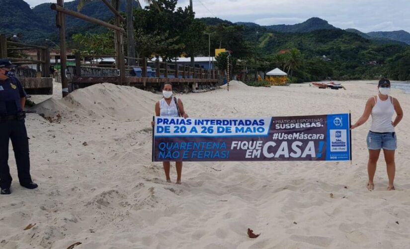 Campanha de conscientização nas praias de São Sebastião, no litoral paulista