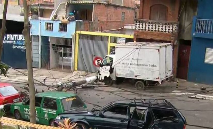 Alguns moradores da região relataram estar sem energia elétrica após o acidente