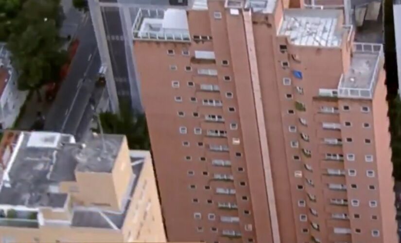 Edifício em que vizinho jogou spray sobre funcionários de uma obra