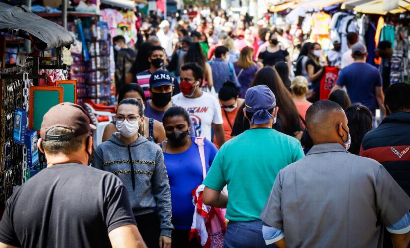 Movimenta&ccedil;&atilde;o do com&eacute;rcio em Osasco, na regi&atilde;o oeste da Grande SP