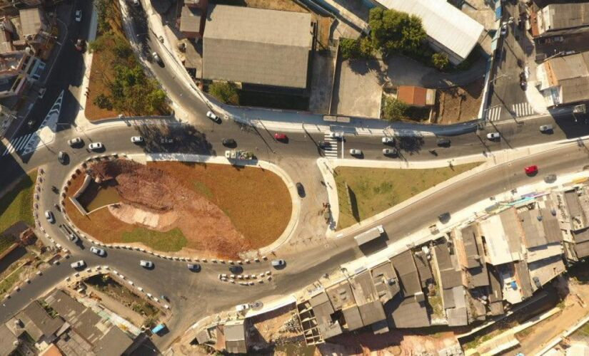 Ele foi construído em uma área que era ocupada por moradias irregulares, conhecida como "Ilha Pequini"