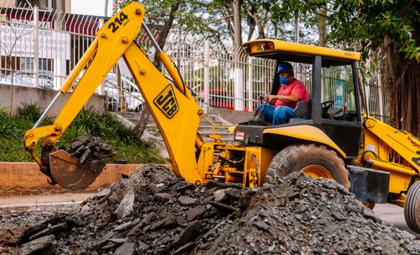 Início das obras no mercado; Gazeta fez uma série de reportagens sobre as dificuldades dos permissionários
