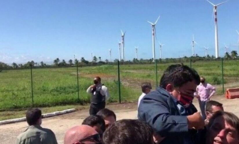 No vídeo, é possível ver que algumas apoiadoras questionam se a pessoa era uma criança
