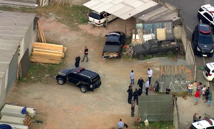 Viatura clonada foi abandona por quadrilha na zona leste da Capital