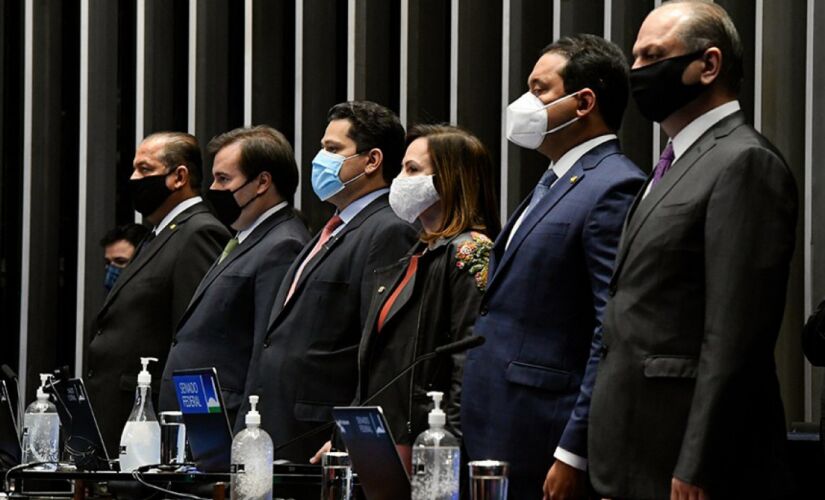 Senadores e deputados durante sessão solene de promulgação do Fundeb nesta quarta-feira (26), no Plenário do Senado