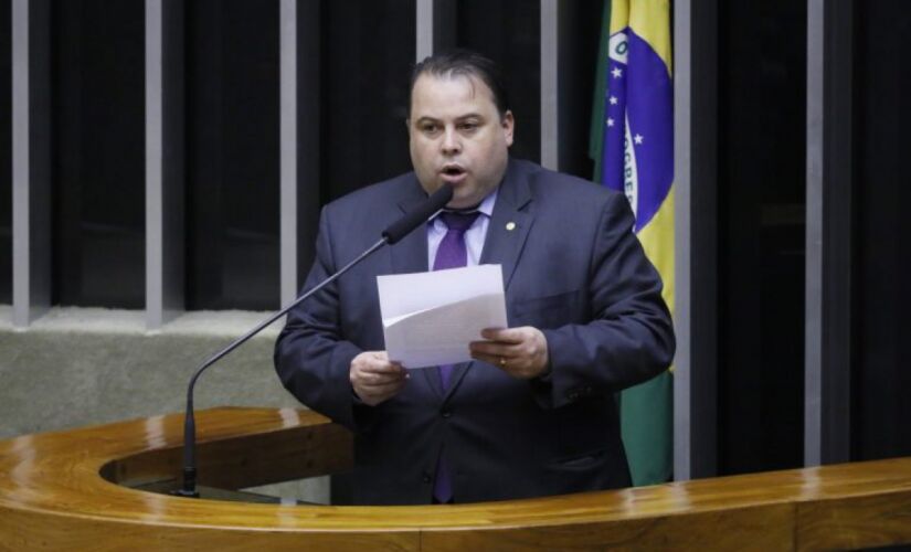 O deputado Julio Cesar Ribeiro (Republicanos-DF) é o autor da proposta