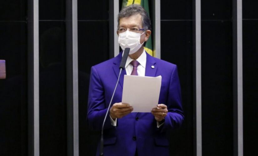 O deputado Laercio Oliveira (PP-SE) foi o relator do projeto no Plenário 