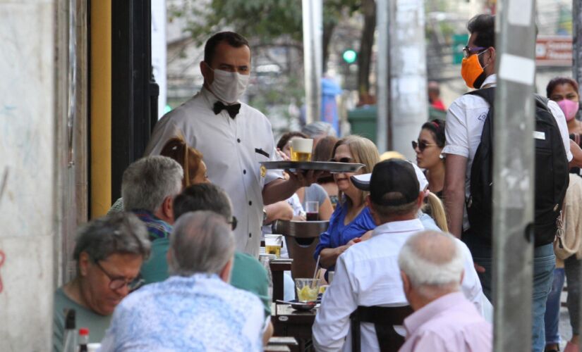 Movimento em bares e restaurantes no ABC Paulista, na Grande São Paulo, seguirá com restrições