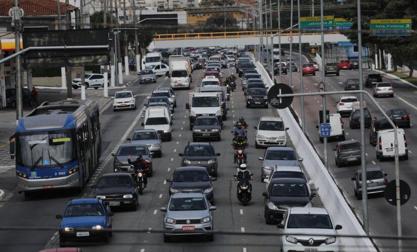 Congestionamento na Avenida 23 de Maio, na zona sul da capital paulista, no começo da semana 