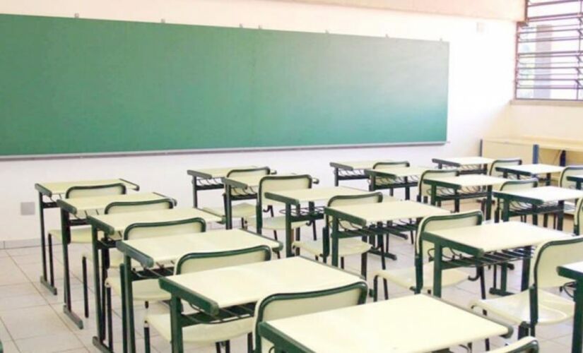A gestão municipal avaliou que não é possível retomar o tempo perdido apenas nos meses de outubro e novembro sem expor os alunos e consequentemente suas famílias a Covid-19