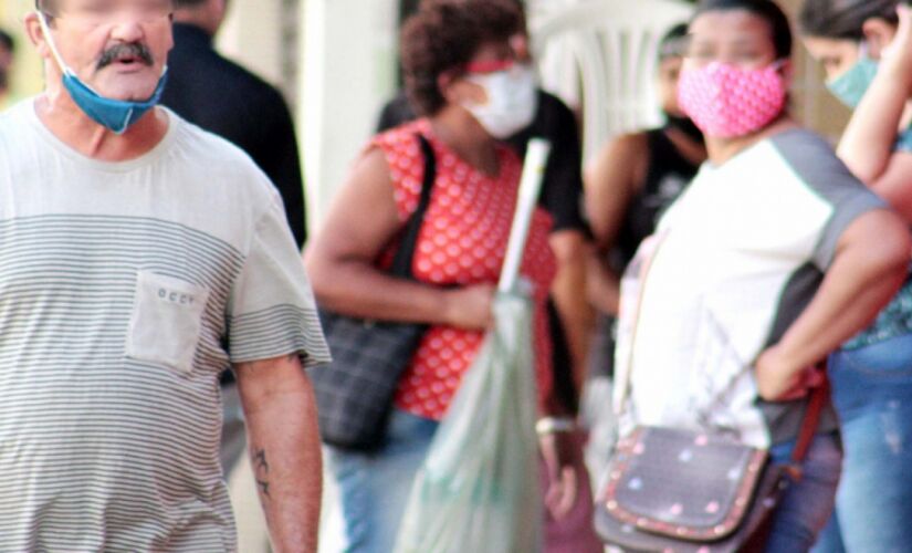 Segundo a lei, aquele que estiver sem m&aacute;scara na rua &eacute; multado em R$ 551