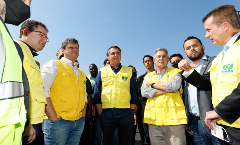  Jair Bolsonaro durante visita às obras de recuperação da pista principal do Aeroporto de Congonhas