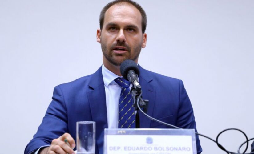O deputado Eduardo Bolsonaro (PSL-SP) é o autor da proposta