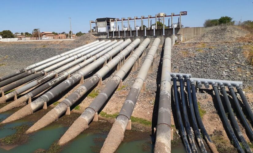 Obra da Codevasf em Jaíba, Minas Gerais ;texto autoriza que a empresa atenda o Amapá, Rio Grande do Norte, Paraíba e MG